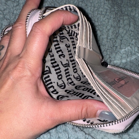Juicy Couture -NWT Cream &Pink  Velvet Wallet - Picture 11 of 12